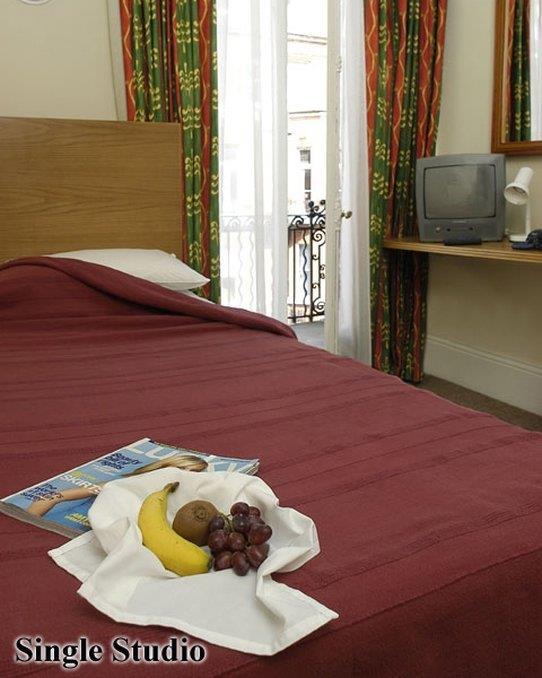 Astons Apartments Лондон Номер фото